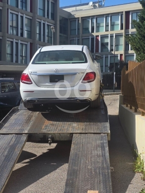 Mercedes-Benz in Adma - مرسيدس E300 موديل 2018 نظيفة جداً | 2018 Mercedes-Benz E 300 Full Option Clean
