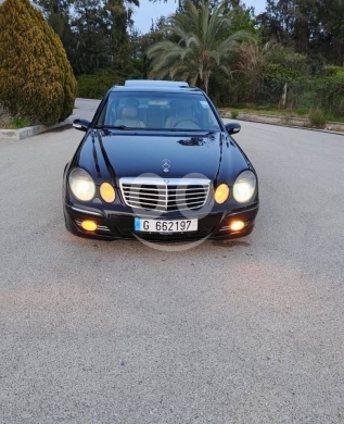 Mercedes-Benz dans Beyrouth - 211 model 2003