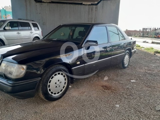 Mercedes-Benz in Tripoli - E200 model 90
