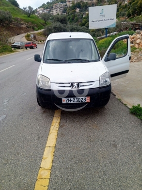 Peugeot in Hasbiah - Peugeot Partner 2014 - Clean Condition (Salvage Title) | بيجو بارتنر ٢٠١٤ - نظيفة جداً (أنقاض)