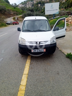 Peugeot Partner 2014 - Clean Condition (Salvage Title) | بيجو بارتنر ٢٠١٤ - نظيفة جداً (أنقاض)