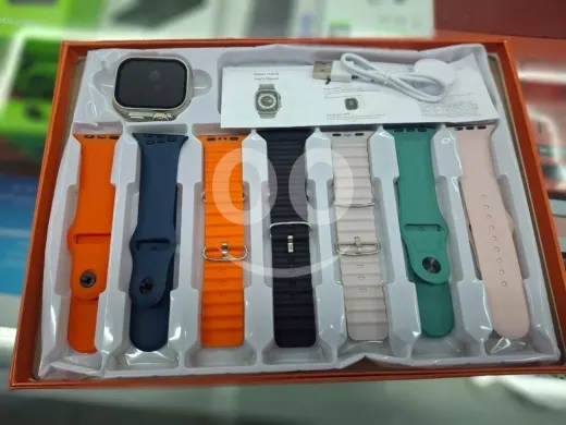 ساعة ذكية الترا مع 7 أحزمة متنوعة وشاحن لاسلكي | Smart Watch Ultra with 7 Interchangeable Straps
