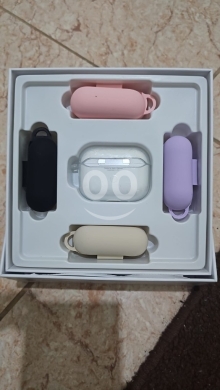 اكسسوارات الهاتف المحمول في صيدا - سماعات ايربودز برو ٢ مع ٤ كفرات سيليكون | AirPods Pro 2nd Gen with 4 Silicone Cases