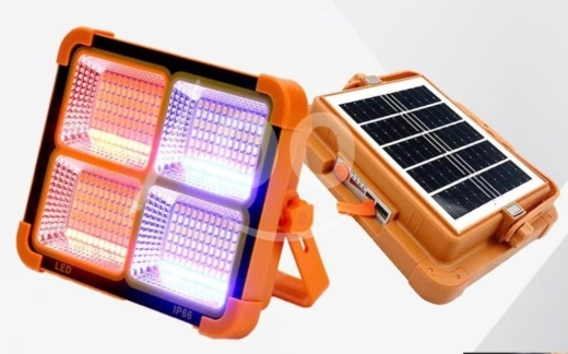 Other electronics in Ras El Nabaa - كشاف LED طاقة شمسية ٦٠ واط مع وضع الفلاش | 60W LED Solar Floodlight with Flasher Mode