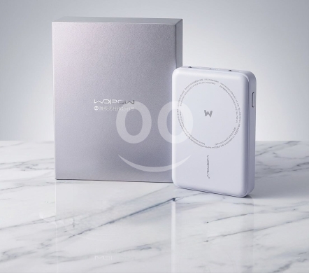 Other electronics in Achrafieh - Wopow PW81 MagSafe Power Bank 10,000mAh - Purple Edition | باور بانك ووبو ماغ سيف بقوة 38.5 واط