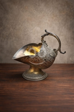 Antiques & Collectibles in Batroun - سكرية أنتيك معدنية بنقوش كلاسيكية فاخرة | Luxury Vintage Metal Sugar Bowl - Ornate Design
