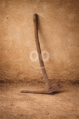 Antiques & Collectibles in Batroun - أزما (منكاش) زراعي قديم جداً - قطعة تراثية نادرة | Authentic Ultra-Antique Pickaxe (Azma)