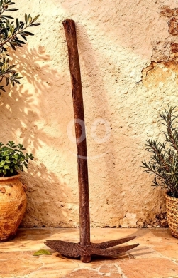 Antiques & Collectibles in Batroun - معول (نكاش) جبار قديم جداً - متعدد الاستعمالات | Authentic Heavy-Duty Antique Pickaxe