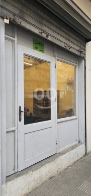 Mobilier et équipement de bureau dans Tripoli - واجهة محل خشب ومكتب مع كراسي