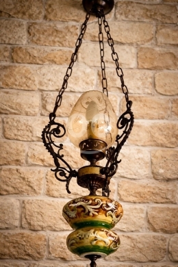Antiques & Collectibles in Batroun - ثريا أنتيك "شمعة واحدة" بتصميم كلاسيكي فاخر | Elegant Single-Bulb Antique Chandelier