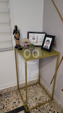 طقم طاولات جانبية معدنية بأسطح زجاجية | Set of 6 Metal Side Tables with Glass Tops — 3