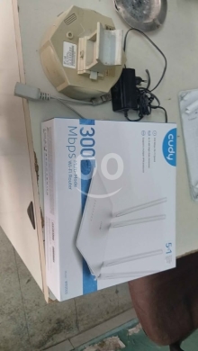 Computers Parts & Software Accessories in Tripoli - مكنة إنترنت (راوتر) مع لاقط هوائي كامل المعدات - طرابلس | WiFi Router & Outdoor Antenna Kit