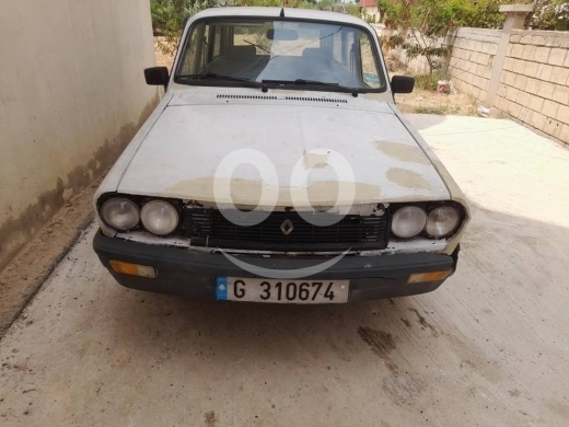 Renault in Tripoli - Renault 12 model 96