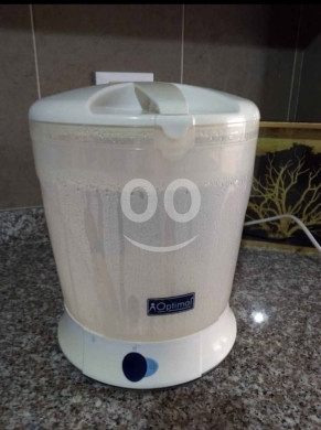 Produits pour bébés et enfants dans Dawhet Aramoun - جهاز تعقيم الرضاعات من أوبتيمال بحالة ممتازة | Optimal Steam Baby Bottle Sterilizer