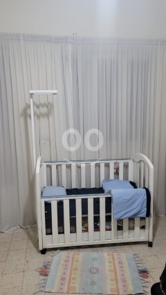 تخت أطفال خشب مع فرشة وكامل ملحقاته | Wooden Baby Cot with Mattress & Full Bedding Set