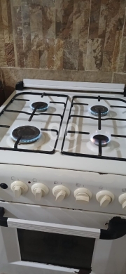 غاز 4 عيون مع فرن بحالة جيدة | 4-Burner Gas Cooker with Oven Good Condition — 2