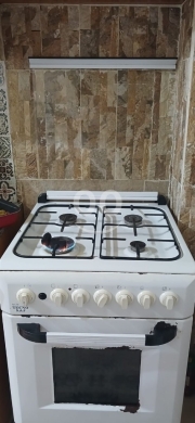 Kitchen appliances in Dawhet Aramoun - غاز 4 عيون مع فرن بحالة جيدة | 4-Burner Gas Cooker with Oven Good Condition