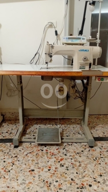 Antiques & Collectibles in Dawhet Aramoun - ماكينة خياطة جاكي أوتوماتيك بحالة ممتازة | JAKI Automatic Industrial Sewing Machine