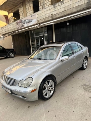 Mercedes-Benz in Zgharta - Mercedes C 320 model 2001