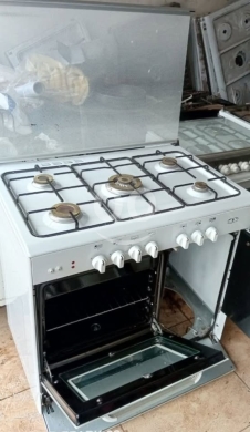 Kitchen appliances in Tripoli - فرن غاز ٥ عيون روص نحاس مرتب