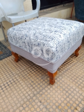 Other home furniture in Bchamoun - بوف (Pouf) مودرن راقي بتصميم عصري وأرجل خشبية | Modern Elegant Upholstered Pouf