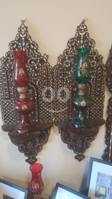 Other home furniture in Bchamoun - طقم لمبادير (قناديل) تراثي مع ستاند خشب موزاييك مرصع بالمرايا | Vintage Kerosene Lamps
