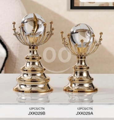 Other home furniture dans Hamra - طقم تحف كريستال ذهبي ملكي مقاسين | Royal Gold Crystal Ornament Set Two Sizes