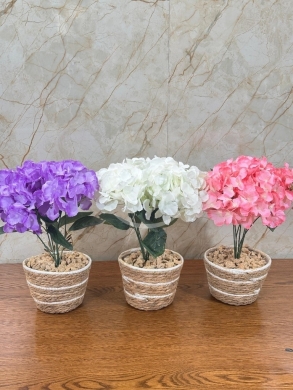 Maison & Jardin dans Hamra - نبتة زينة اصطناعية زهرية مع حوض قش مميز | Artificial Pink Flower Plant in Straw Pot