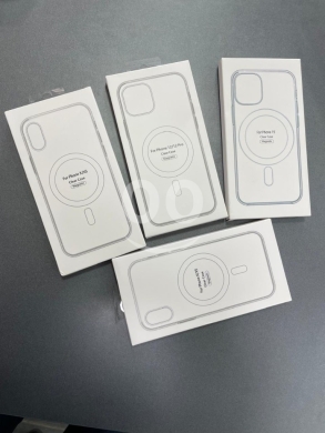 Mobile accessories in Beirut City - iPhone MagSafe Clear Case | كفر ايفون ماغ سيف شفاف بأسعار تبدأ من ٤٠٠,٠٠٠