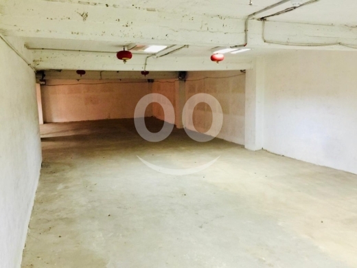 Commercials for rent dans Achrafieh - مستودع للايجار في الأشرفية مساحة 270 متر مربع | 270sqm Warehouse for Rent in Achrafieh
