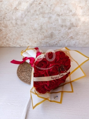 Other Goods in Khalde - باقة ورد ستان أحمر فاخرة لهدايا أعياد الميلاد | Luxury Red Satin Rose Birthday Bouquet