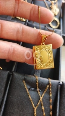 Clothes, Footwear & Accessories in Taalabaya - سنسال مطلي ذهب بتصميم كتاب كلاسيكي | Classic Gold Plated Book Locket Necklace