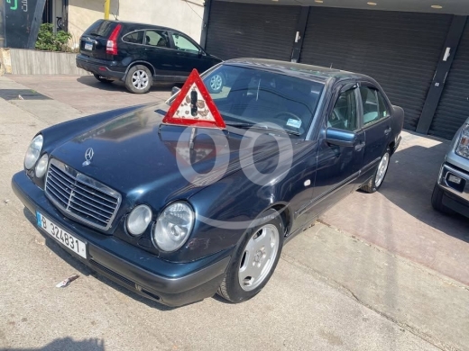 Mercedes-Benz in Wadi Jamous - Mercedes-Benz model 1996