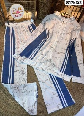 الملابس، الأحذية والزينة في Loussiya - طقم نسائي توفليس مطبع مع بنطال جينز | Women&#039;s Printed Two-Fleece & Jeans Set