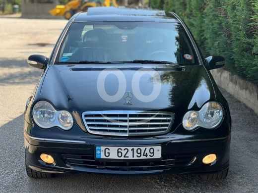 Mercedes-Benz in Minieh - مرسيدس C240 موديل 2005 بحالة ممتازة - دفع رباعي 4MATIC