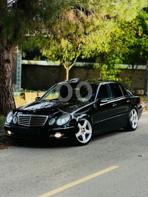 Mercedes-Benz in Tripoli - Mercedes w211 2003