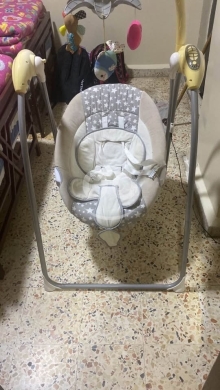 Baby & Kids Stuff in Tripoli - كرسي هزاز عالكهرباء وعلبطارية