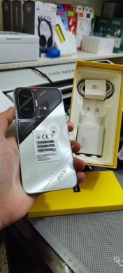 Mobile phones dans Tripoli - Poco f7 12 512