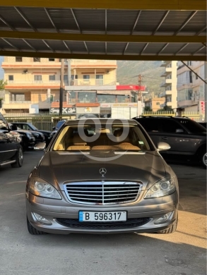 Mercedes-Benz in Tripoli - S 550 2009