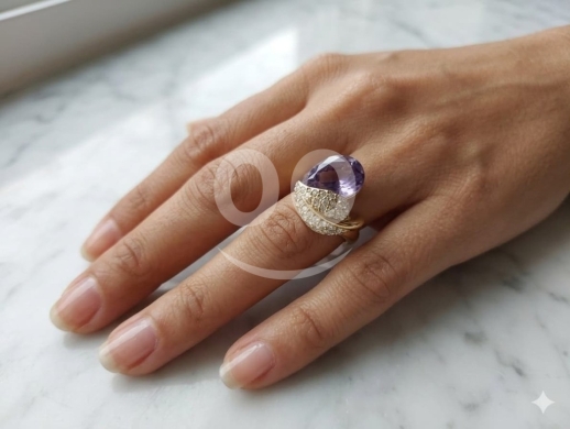 Clothes, Footwear & Accessories in Beirut City - خاتم ذهبي أنيق مرصع بحجر أرجواني وفصوص لامعة | Elegant Gold Ring with Purple Stone