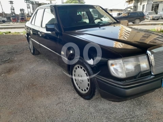 Mercedes-Benz in Tripoli - E200 model 90