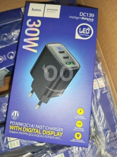 شاحن Hoco DC139 ذكي بقوة 30 واط مع شاشة رقمية و3 منافذ | Hoco DC139 30W Digital Display Fast Charger