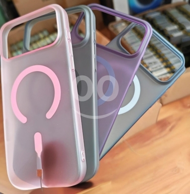 Mobile accessories dans Manara - كفرات آيفون مغناطيسية بتصميم مطفي وألوان متنوعة | Magnetic Frosted iPhone Cases with MagSafe Support