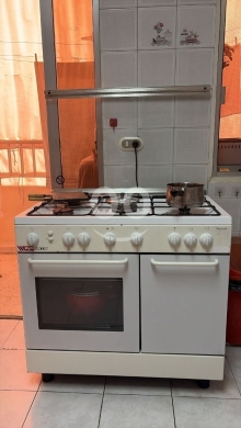 Kitchen appliances in Dawhet Aramoun - غاز تركي صنع ممتاز ٥ رؤوس مع فرن بحالة جيدة | Turkish Gas Cooker - 5 Burners with Oven