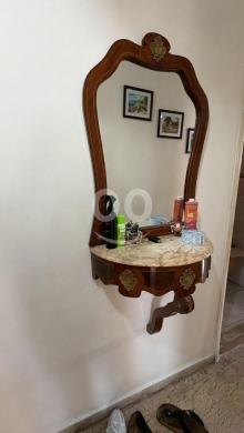 Other home furniture in Dawhet Aramoun - كونسول أنتيك خشب زان مع رخام ونحاس مميز | Antique Beechwood Console with Marble & Brass