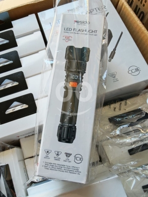 Sports, loisirs et voyages dans Manara - مصباح يدوي يسيدو TC10 قابل للشحن مع شاشة رقمية | Yesido TC10 Rechargeable LED Flashlight
