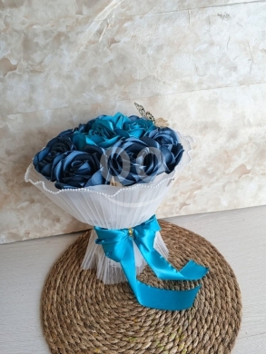 Other Goods in Khalde - باقة ورد ستان زرقاء يدوية الصنع بلمسة فنية | Handmade Blue Satin Rose Bouquet