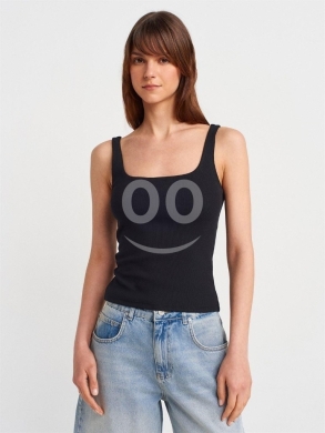 Vêtements, chaussures et accessoires dans Dahr el-Ain - توب نسائي "ريب" ياقة دائرية واسعة ألوان متعددة | Women&#039;s Premium Scoop Neck Ribbed Top