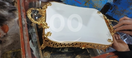 Kitchen appliances in Taalabaya - صينية تقديم بورسلين فخمة بقاعدة ومقابض ذهبية | Luxury Porcelain Serving Tray with Gold Base