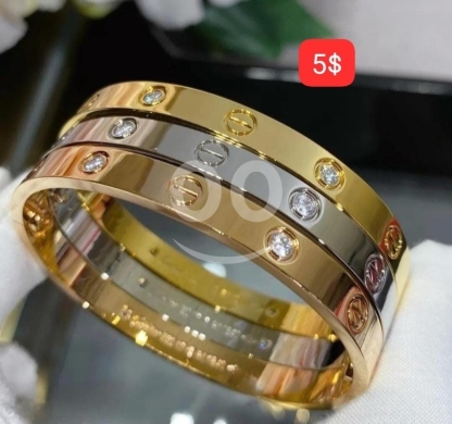 Vêtements, chaussures et accessoires dans Adonis - Elegant Designer-Inspired Crystal Bangle Collection | مجموعة أساور "بانجل" مرصعة بالكريستال